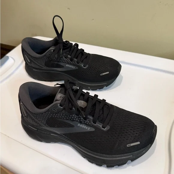 Women’s Brooks Black Athletic Shoes - Picture 3 of 8